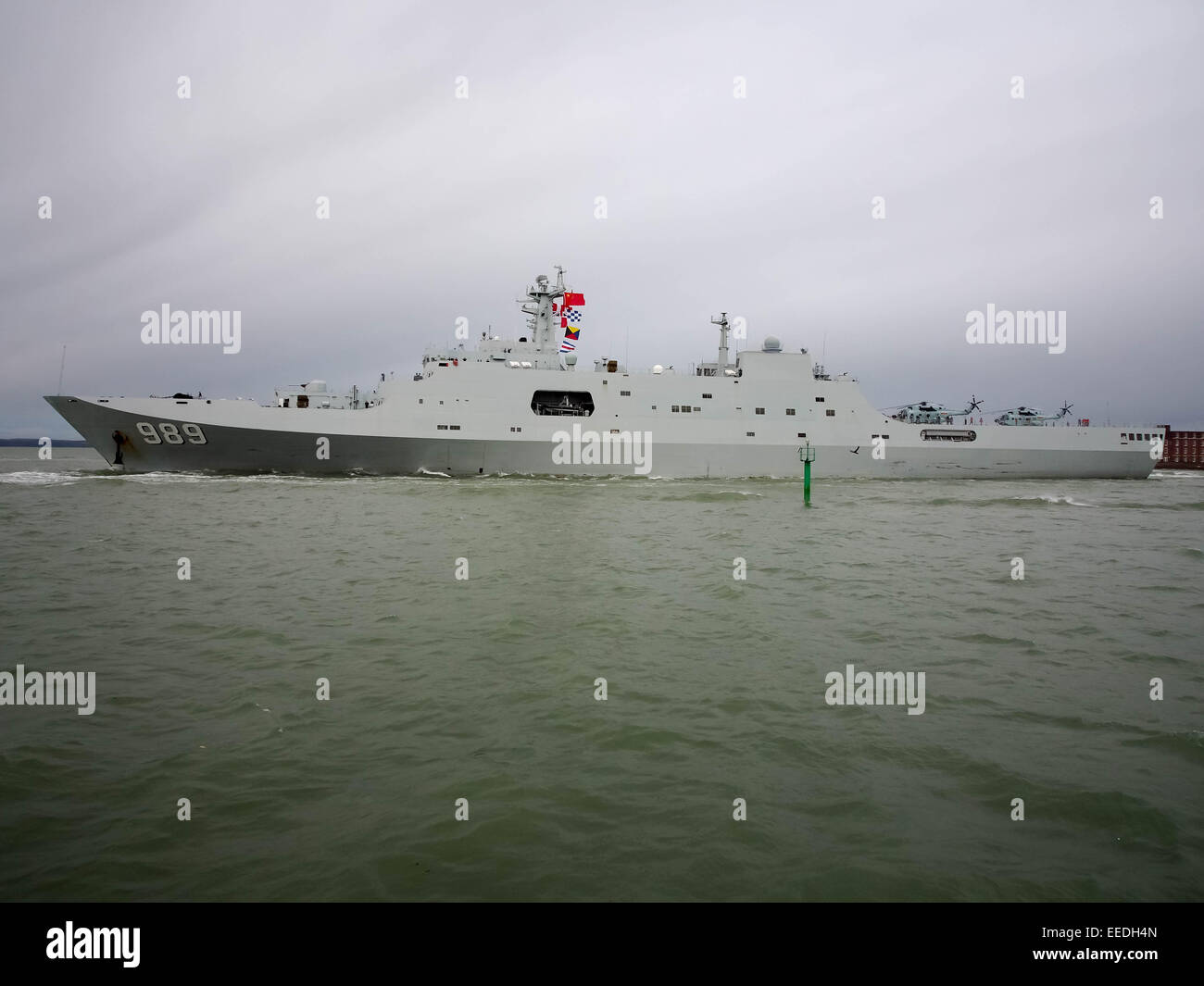Portsmouth, England, 16th January 2015. assault ship Chang Bai Shan of the People's Liberation Army (Navy) leaves Portsmouth Harbour after a 5 day visit aimed at enhancing military understanding between the UK and China. The assault ship Chang Bai Shan was accompanied by the frigate Yun Cheng  and the replenishment ship Chaohu. Credit:  simon evans/Alamy Live News Stock Photo