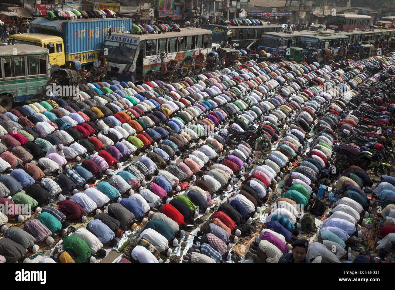 Dhaka, Bangladesh. 16th Jan, 2015. Muslim devotees offer Jumma prayers while attending the World Muslim Congregation, also known as Biswa Ijtema, at Tongi, on the outskirts of the Bangladesh capital Dhaka.Bangladesh's Biswa Ijtema, or World Muslim Congregation, is the world's second largest Islamic gathering after the Hajj with devotees coming from all over the globe to pray and hear imams preach for three days. Credit:  Zakir Hossain Chowdhury/ZUMA Wire/Alamy Live News Stock Photo