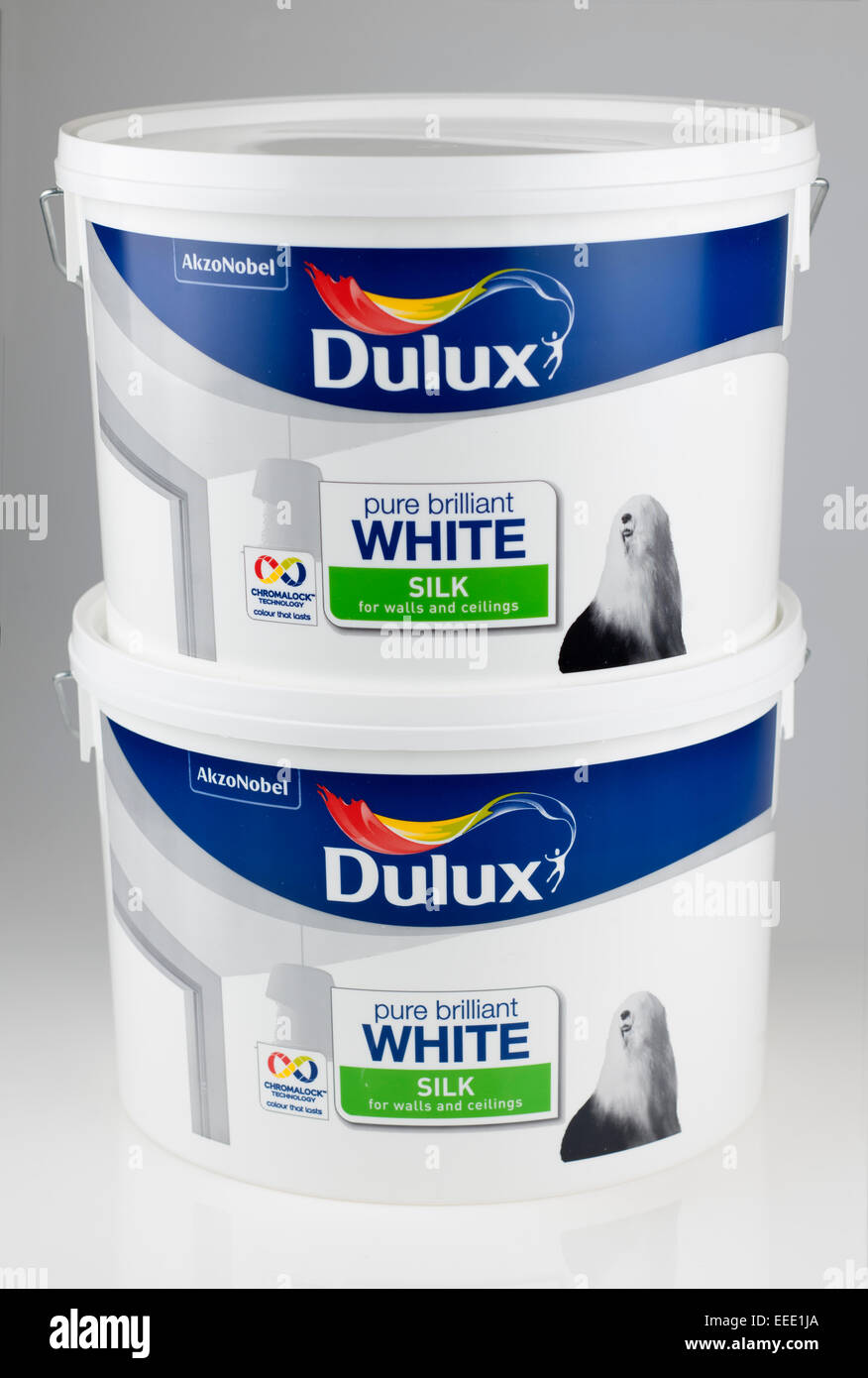 Two large plastic tubs of Dulux pure brilliant white silk emulsion for walls and ceilings Stock Photo