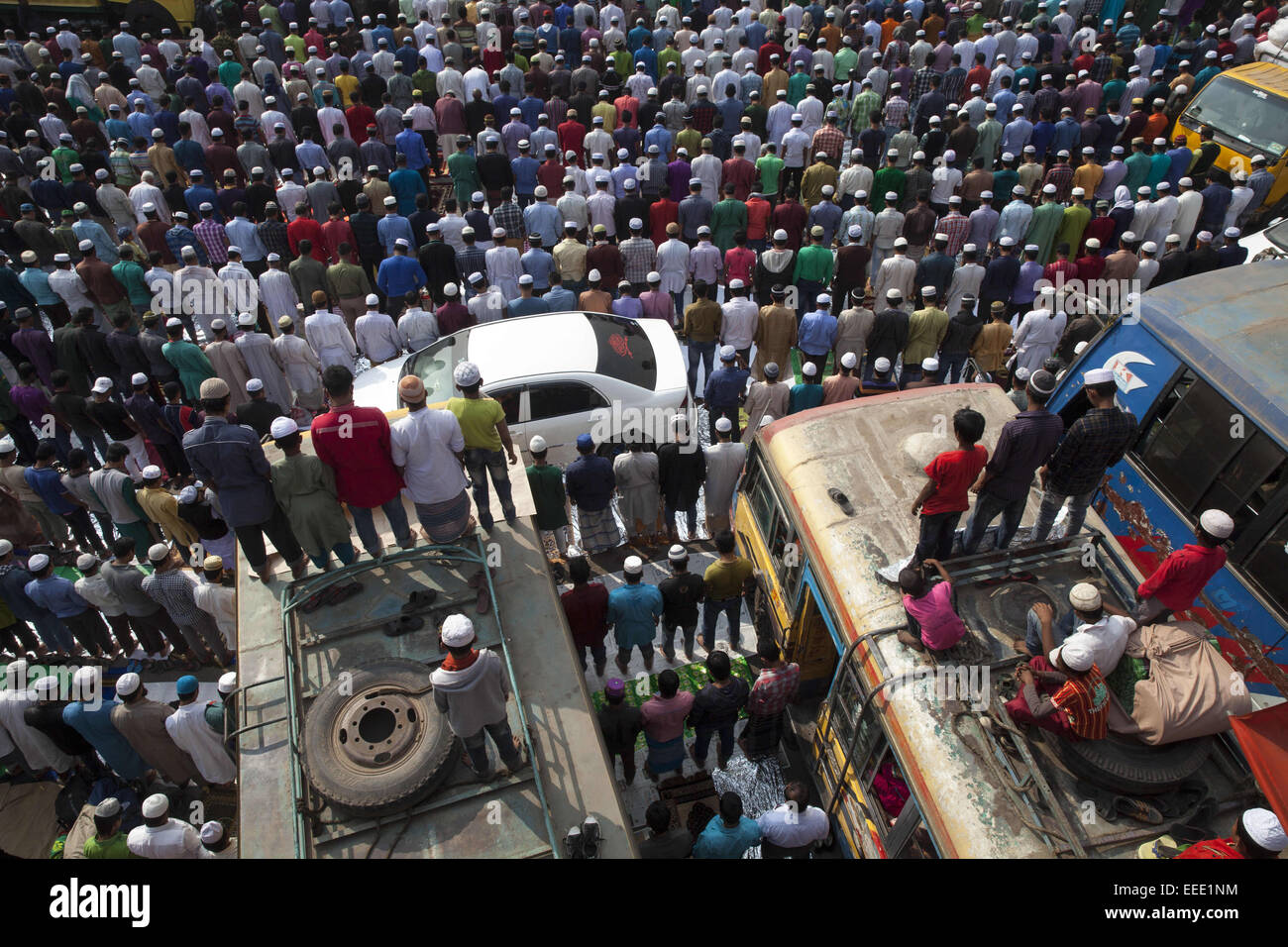 Dhaka, Bangladesh. 16th Jan, 2015. Muslim devotees offer Jumma prayers while attending the World Muslim Congregation, also known as Biswa Ijtema, at Tongi, on the outskirts of the Bangladesh capital Dhaka.Bangladesh's Biswa Ijtema, or World Muslim Congregation, is the world's second largest Islamic gathering after the Hajj with devotees coming from all over the globe to pray and hear imams preach for three days. Credit:  Zakir Hossain Chowdhury/ZUMA Wire/Alamy Live News Stock Photo