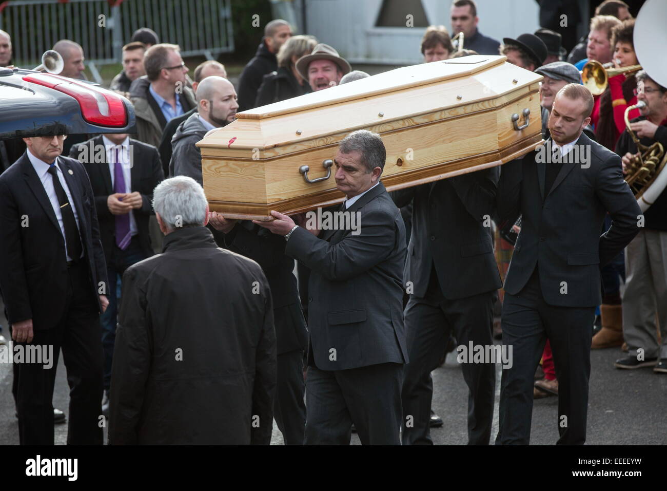 (150116) -- PARIS, Jan. 16, 2015 (Xinhua) -- Pallbearers carry the casket of slain Charlie Hebdo editor-in-chief Stephane Charbonnier (who publishes under the pen name Charb) during his funeral in Pontoise, outside Paris, Jan. 16, 2015.   (Xinhua/Jose Rodriguez) Stock Photo