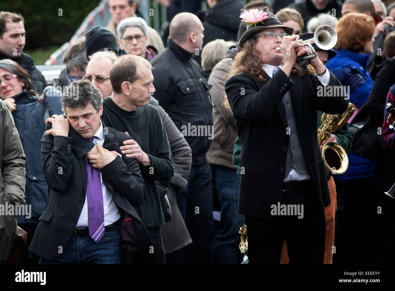 (150116) -- PARIS, Jan. 16, 2015 (Xinhua) -- People attend the funeral of slain Charlie Hebdo editor-in-chief Stephane Charbonnier (who publishes under the pen name Charb) in Pontoise, outside Paris, Jan. 16, 2015.   (Xinhua/Jose Rodriguez) Stock Photo