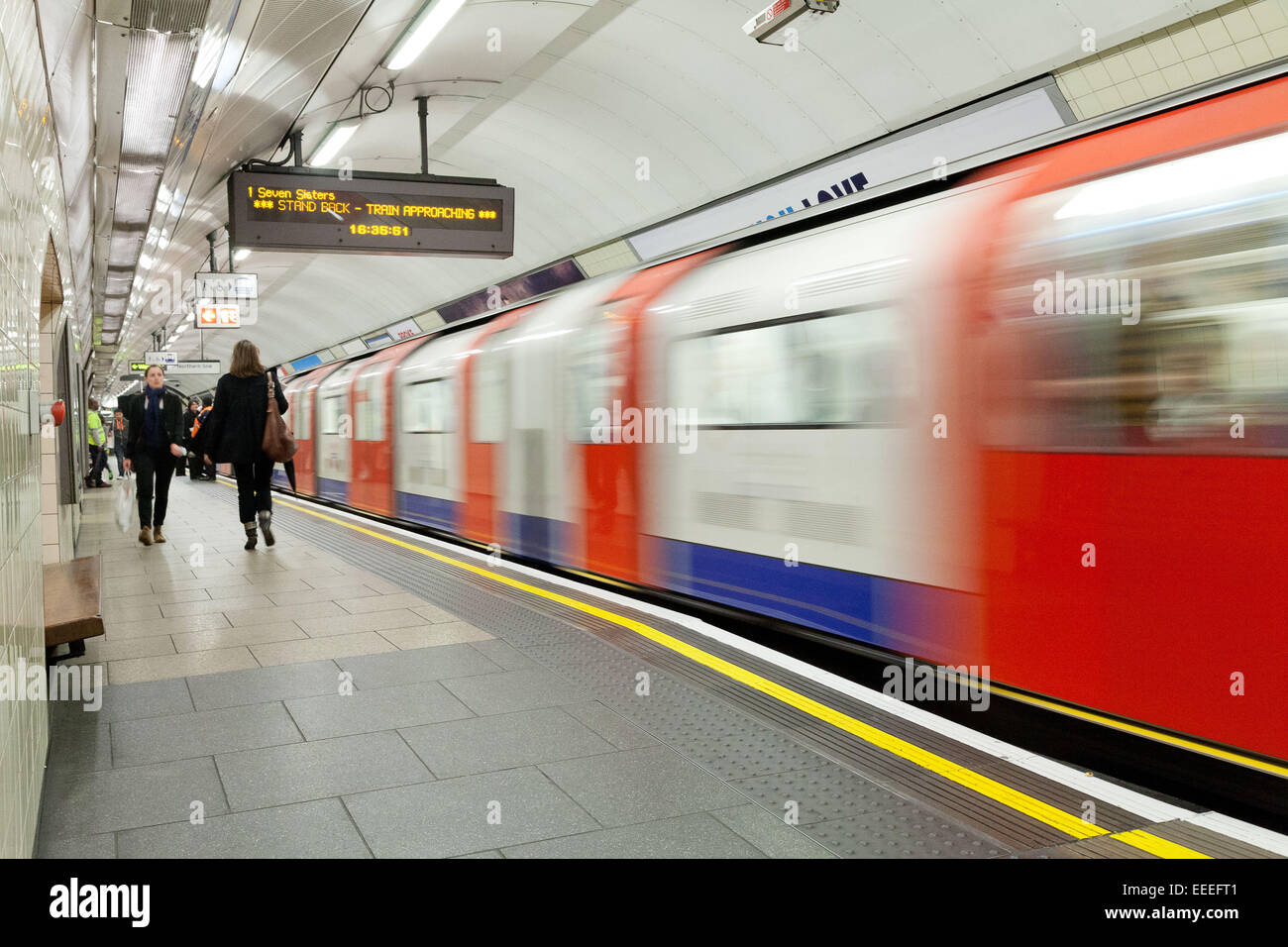 Victoria line platforms at Warren Street Stock Photo