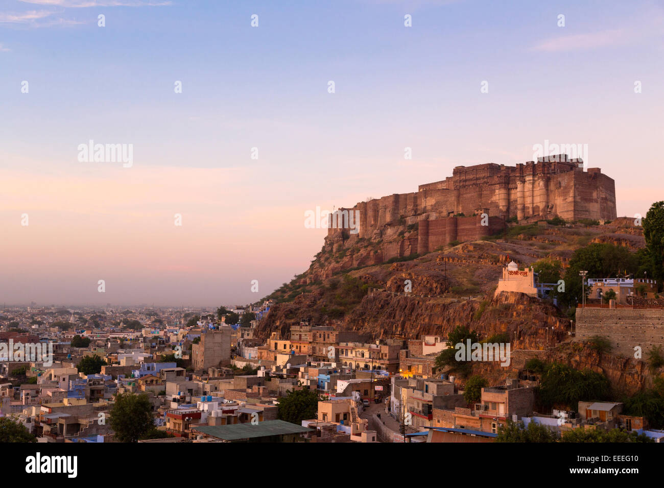 India, Rajasthan,Jodhpur, Meherangarh Fort and old city at dawn Stock Photo