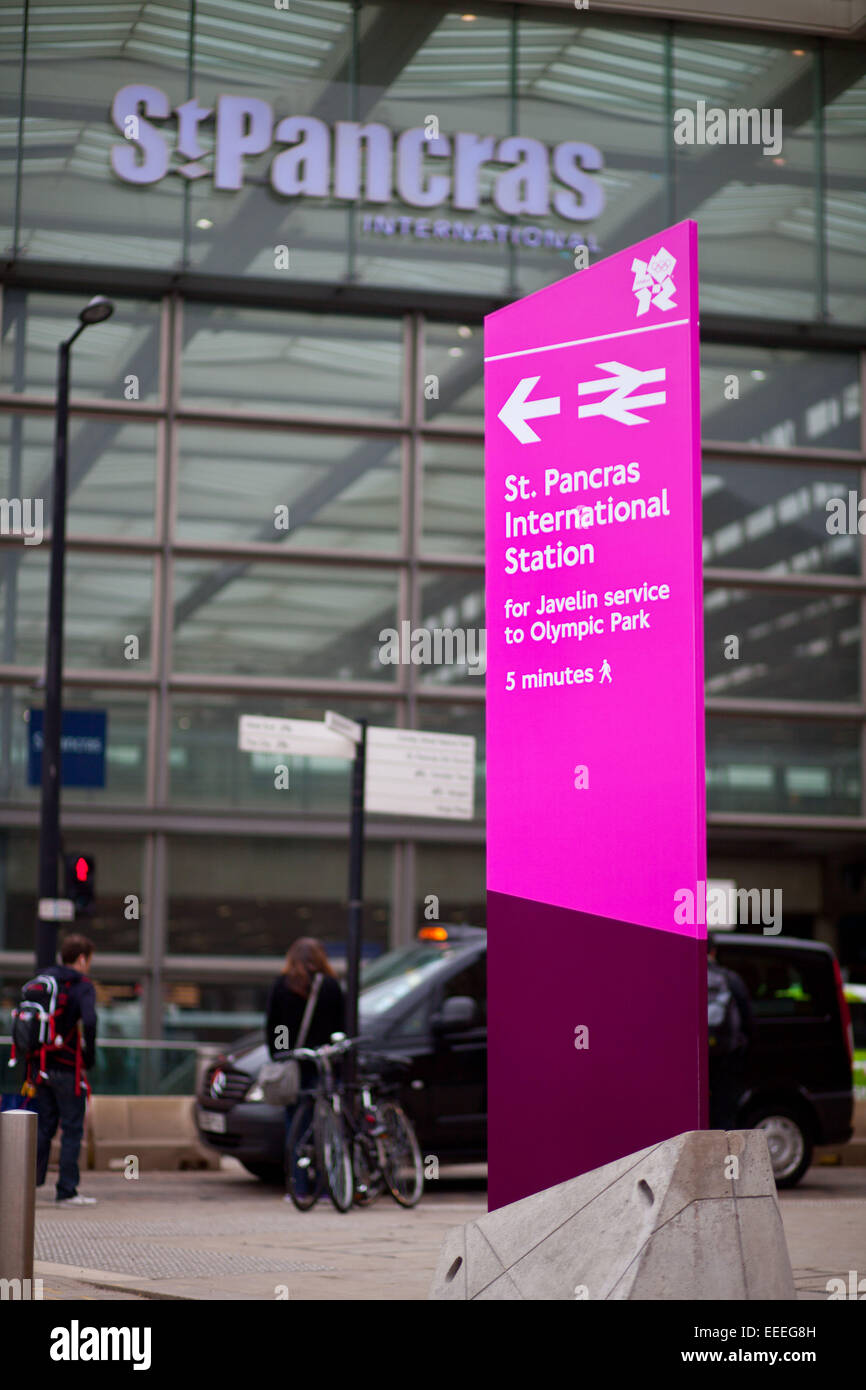 Pink Olympic wayfinding signs outside St. Pancras International station Stock Photo