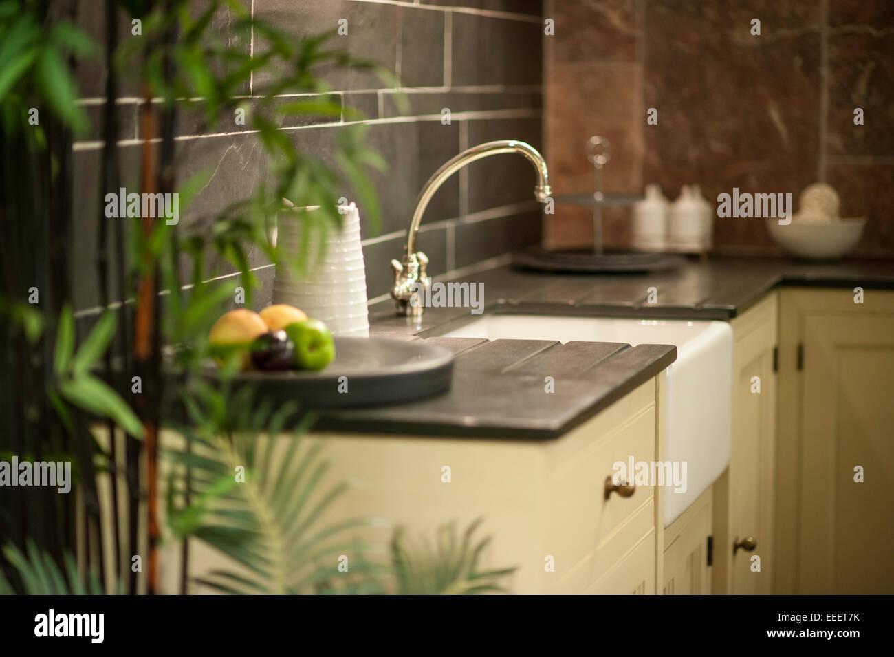 a luxury farmhouse kitchen with slate worktop Stock Photo
