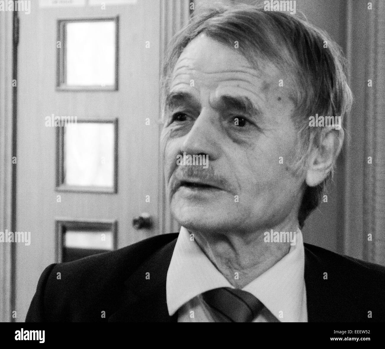 Qiynoqlangan qullarning BDSM fotosuratlari Katta olchamdagi trans fotosurati