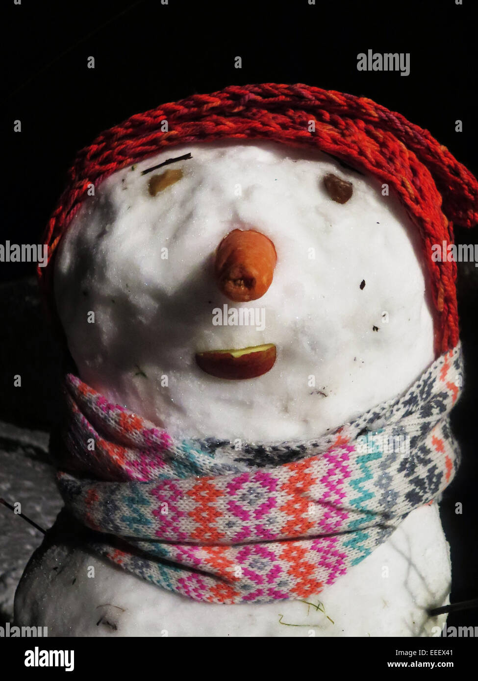 Lennoxtown, East Dunbartonshire, UK. 16th January, 2015. UK Weather: Early evening snowfalls signal snowman building time Credit:  ALAN OLIVER/Alamy Live News Stock Photo