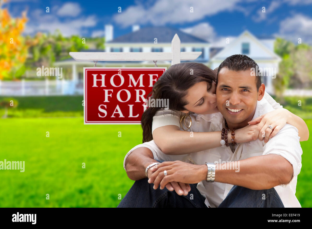 Young couple house sold sign hi-res stock photography and images - Alamy