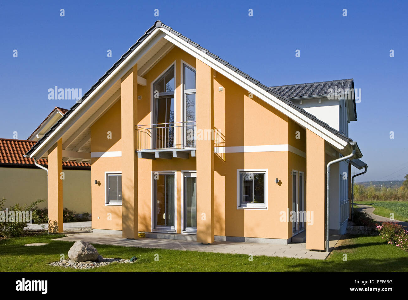 Einfamilienhaus, Architektur, Haus, Wohnhaus, Gebaeude, Eigenheim, Fertighaus, Wohnen, Garten, Infrastruktur, Haeuser, architect Stock Photo