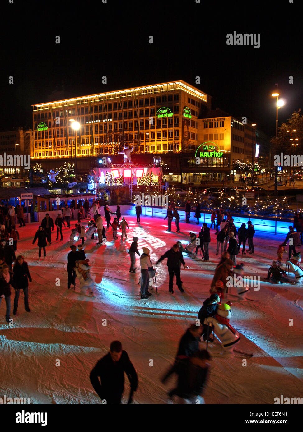 Deutschland, Muenchen, Karlsplatz, Stachus, Eisflaeche, Eislaufen, Schlittschuhlaufen, aussen, Bayern, Winter, Innenstadt, City, Stock Photo