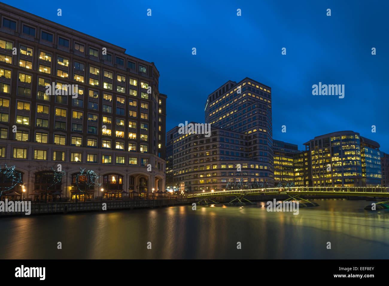 A view canary wharf night hi-res stock photography and images - Alamy