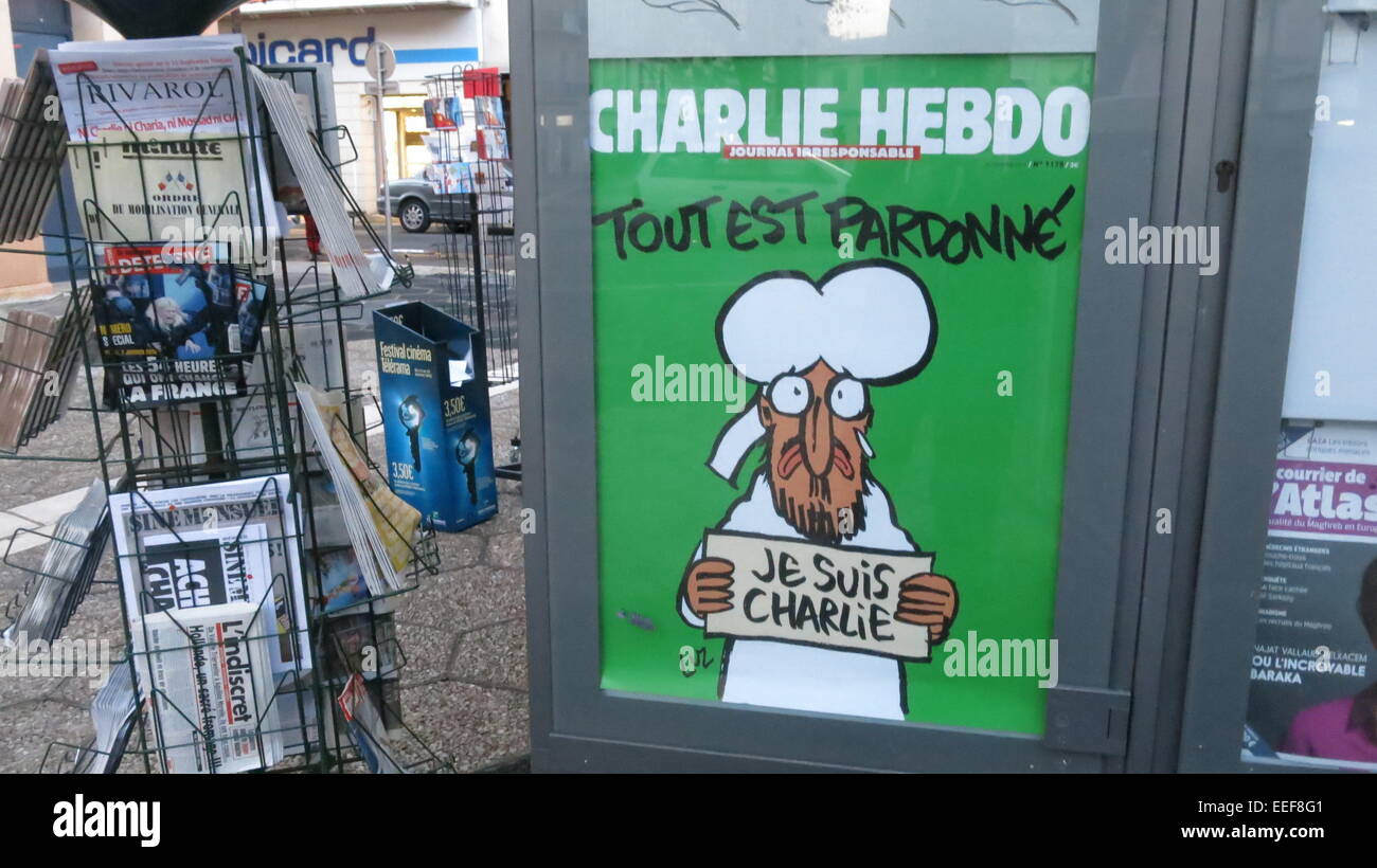 Image of a news kiosk in Nice where the first edition of the Charlie Hebdo newspaper since the Paris shootings sells out within  Stock Photo