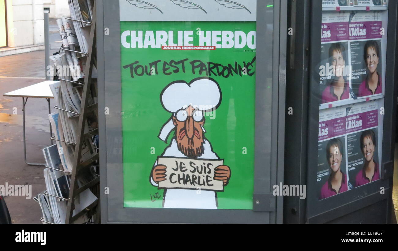 Image of a news kiosk in Nice where the first edition of the Charlie Hebdo newspaper since the Paris shootings sells out within  Stock Photo