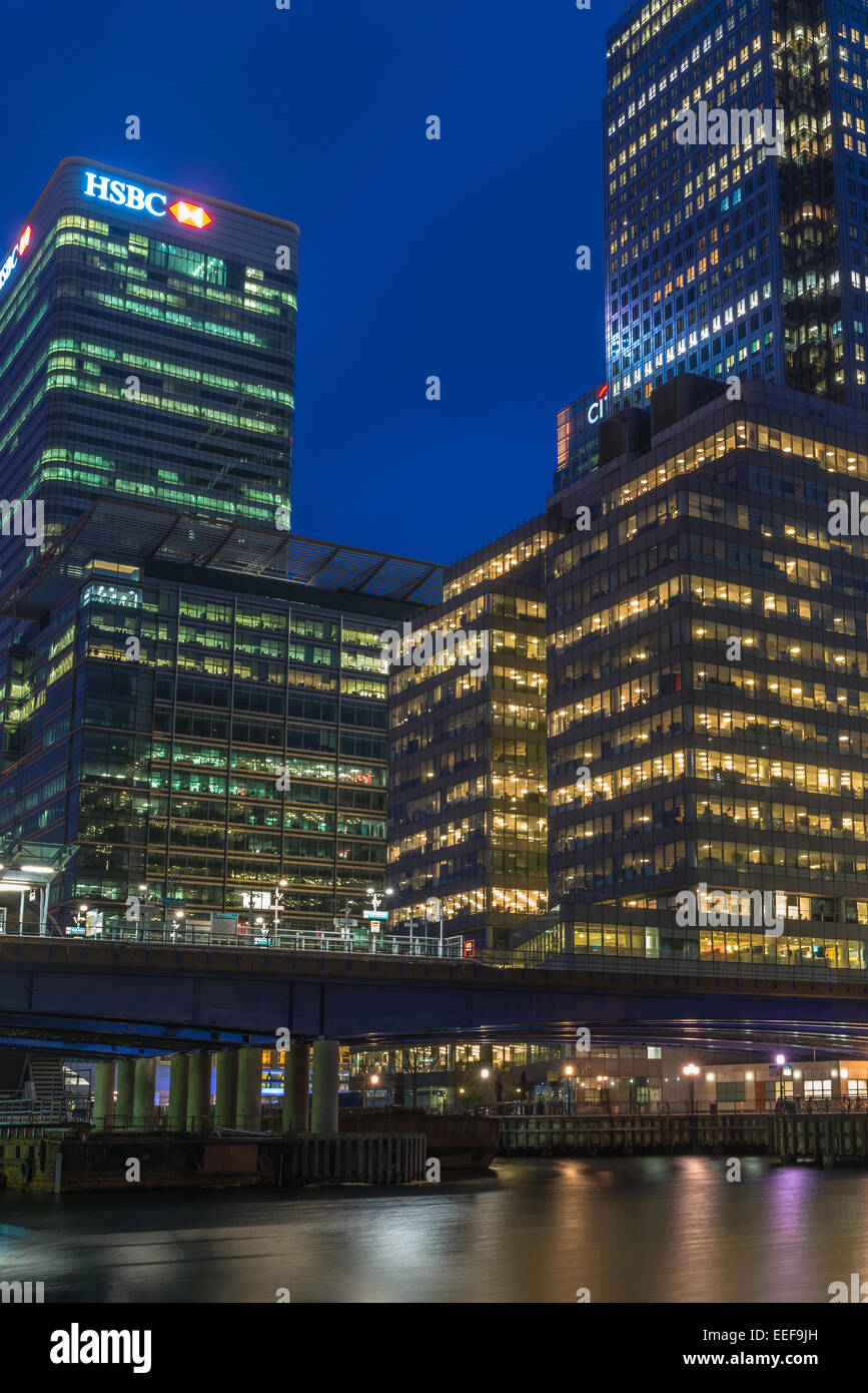 A view canary wharf night hi-res stock photography and images - Alamy