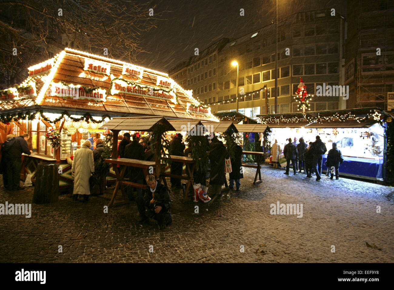 Deutschland Muenchen München Nacht aussen beleuchtet Bayern Adventszeit