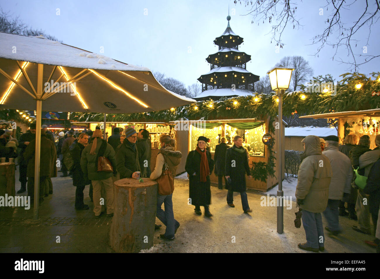 Deutschland Muenchen München aussen beleuchtet Bayern Adventszeit
