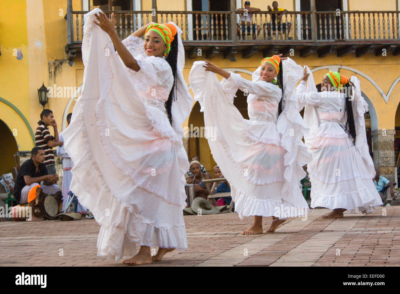 Traditional Colombian dancers performing in Cartagena's main square in the Old Town, Colombia Stock Photo