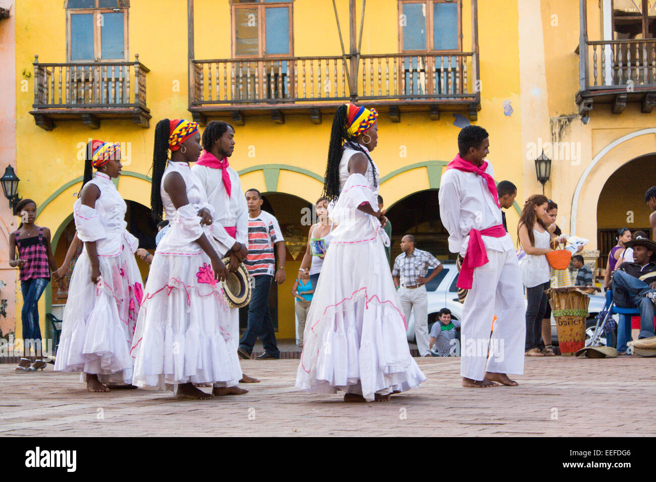 Traditional Colombian dancers performing in Cartagena's main square in the Old Town, Colombia Stock Photo