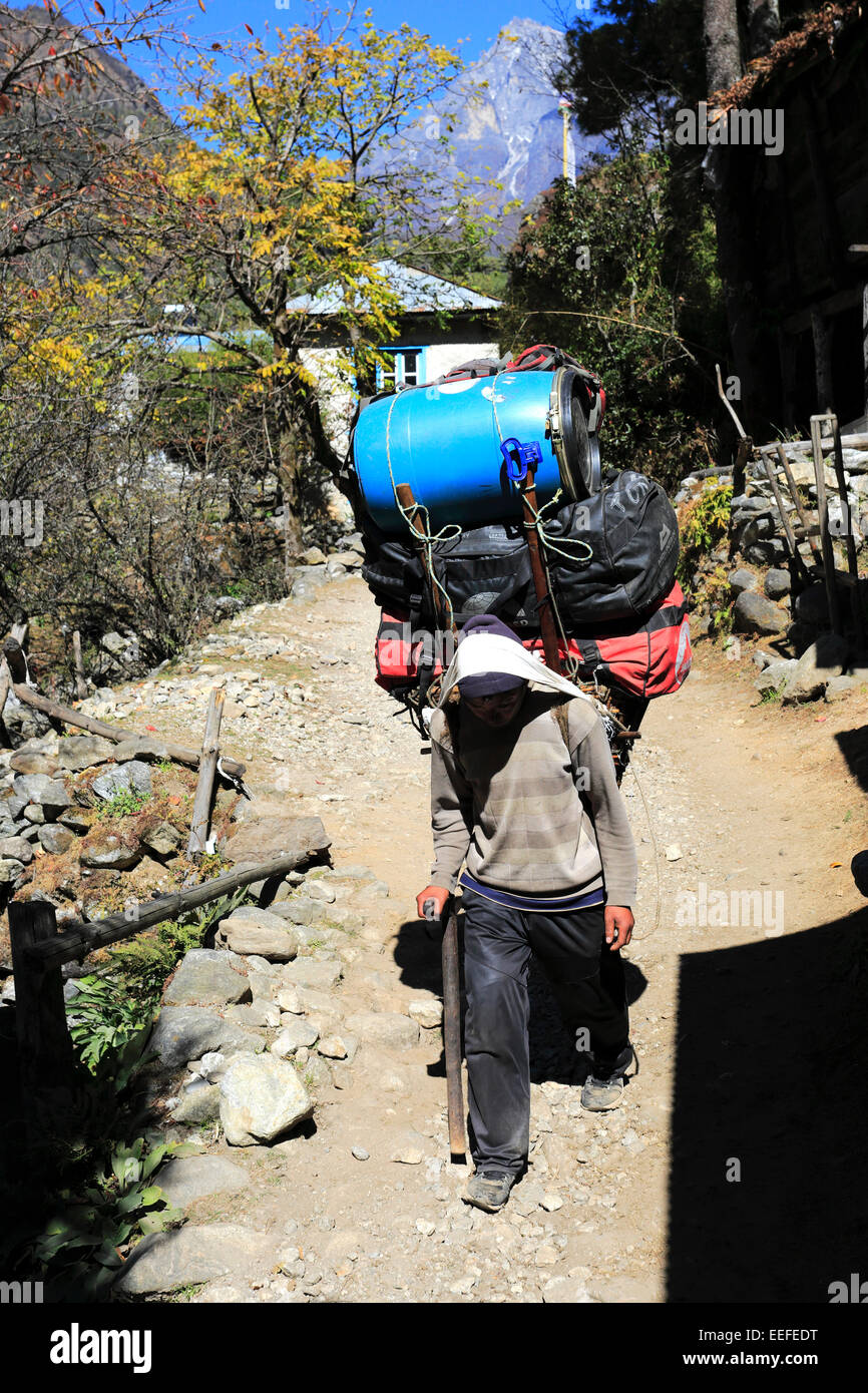 Sherpas with basket hi-res stock photography and images - Alamy