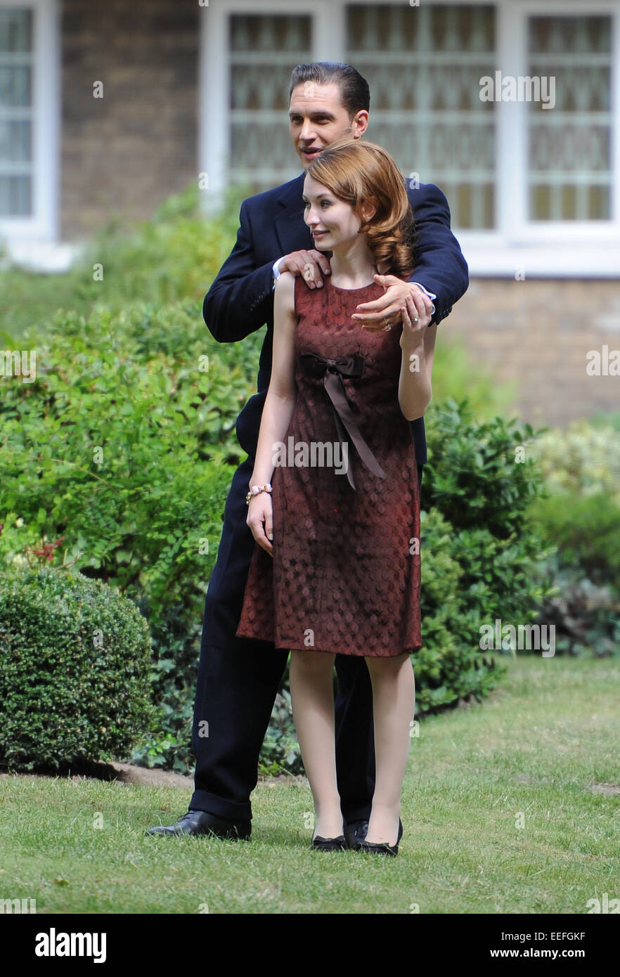 Tom Hardy and Emily Browning on set of the film 'Legend' in East London  Featuring: Tom Hardy,Emily Browning Where: London, United Kingdom When: 15  Jul 2014 Stock Photo - Alamy