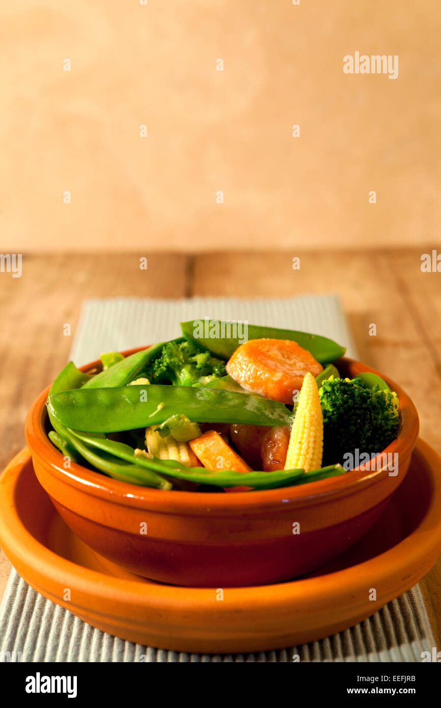 Freshly cooked mixed vegetables in a terracotta bowl Stock Photo - Alamy