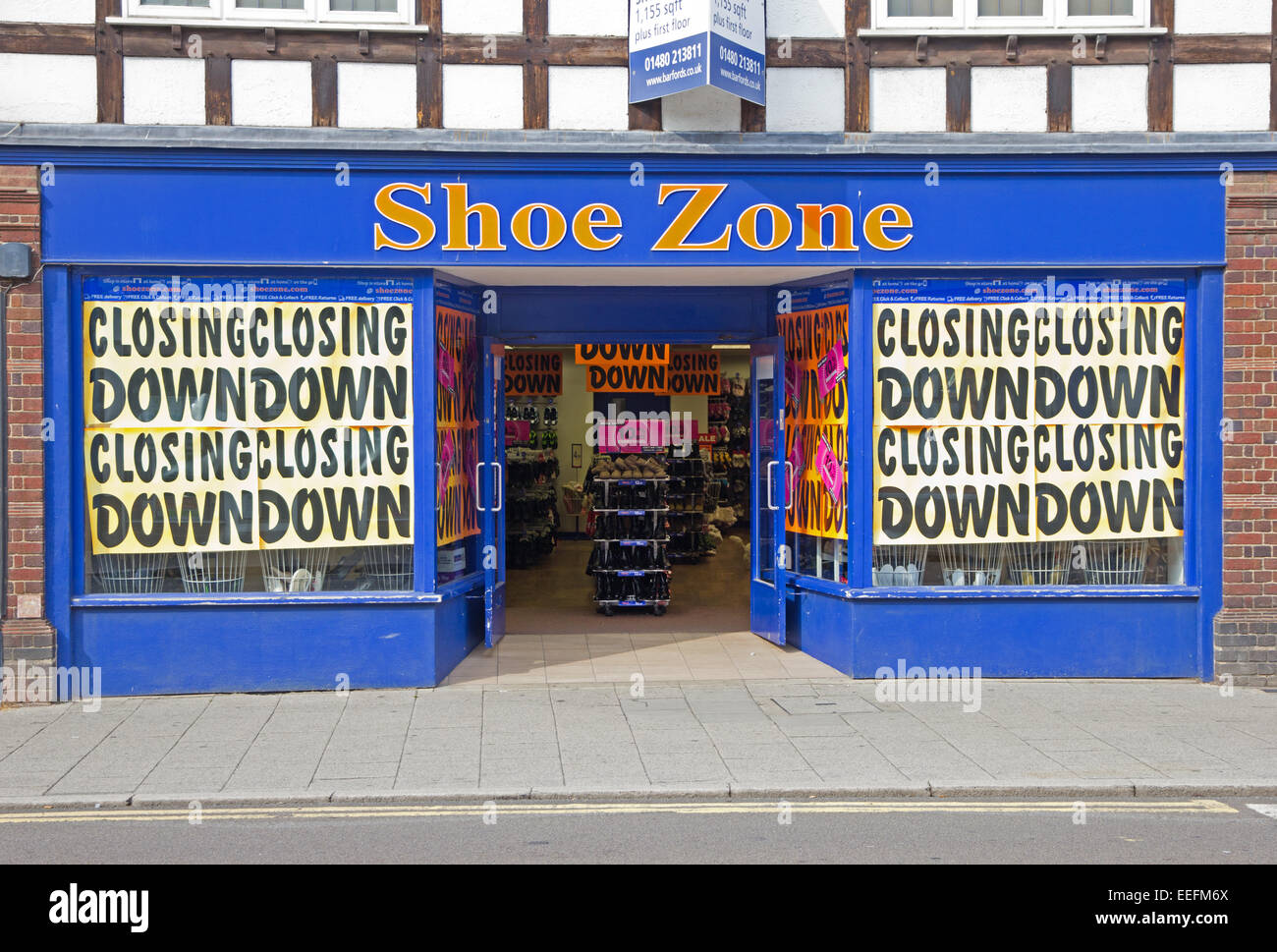 Shoe Zone footwear shop, closing down in St. Neots Stock Photo