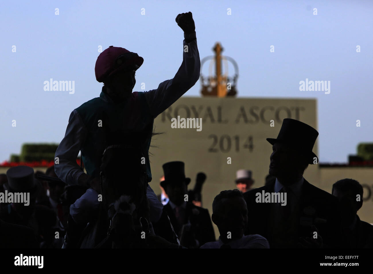 Royal Ascot, Silhouetted jockey in front of the shield Royal Ascot 2014 Stock Photo