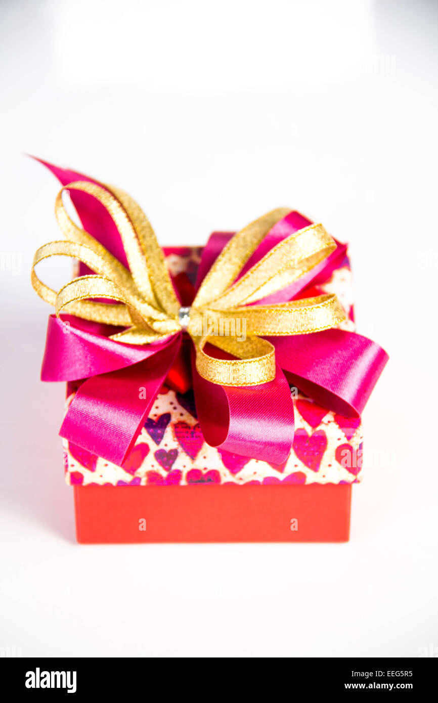 Gold gift box with ribbon and bow isolated on white background Stock ...