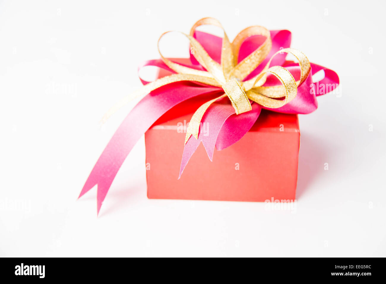 Gold gift box with ribbon and bow isolated on white background Stock ...