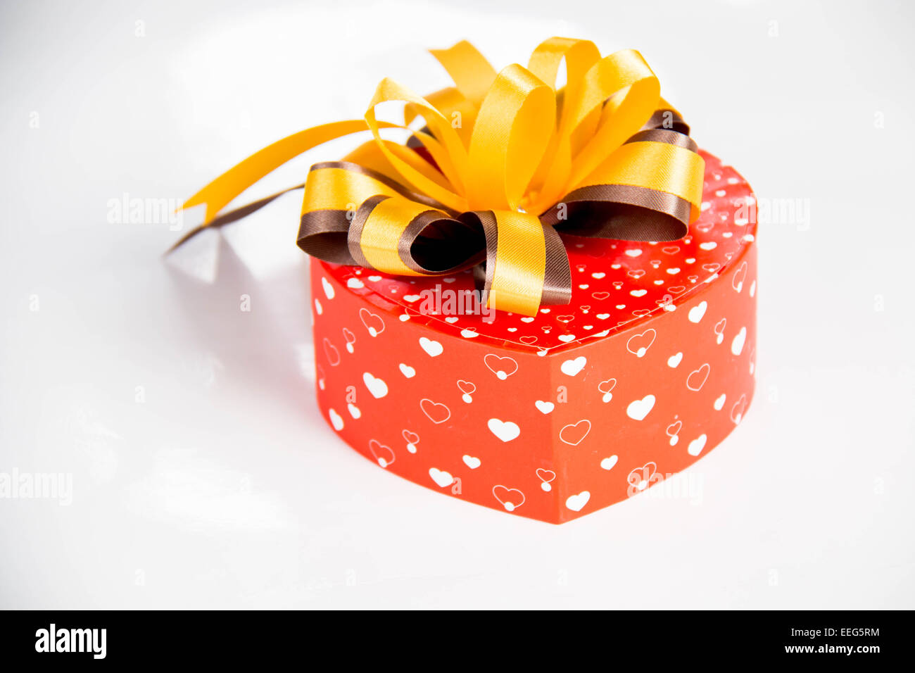 Gold gift box with ribbon and bow isolated on white background Stock ...