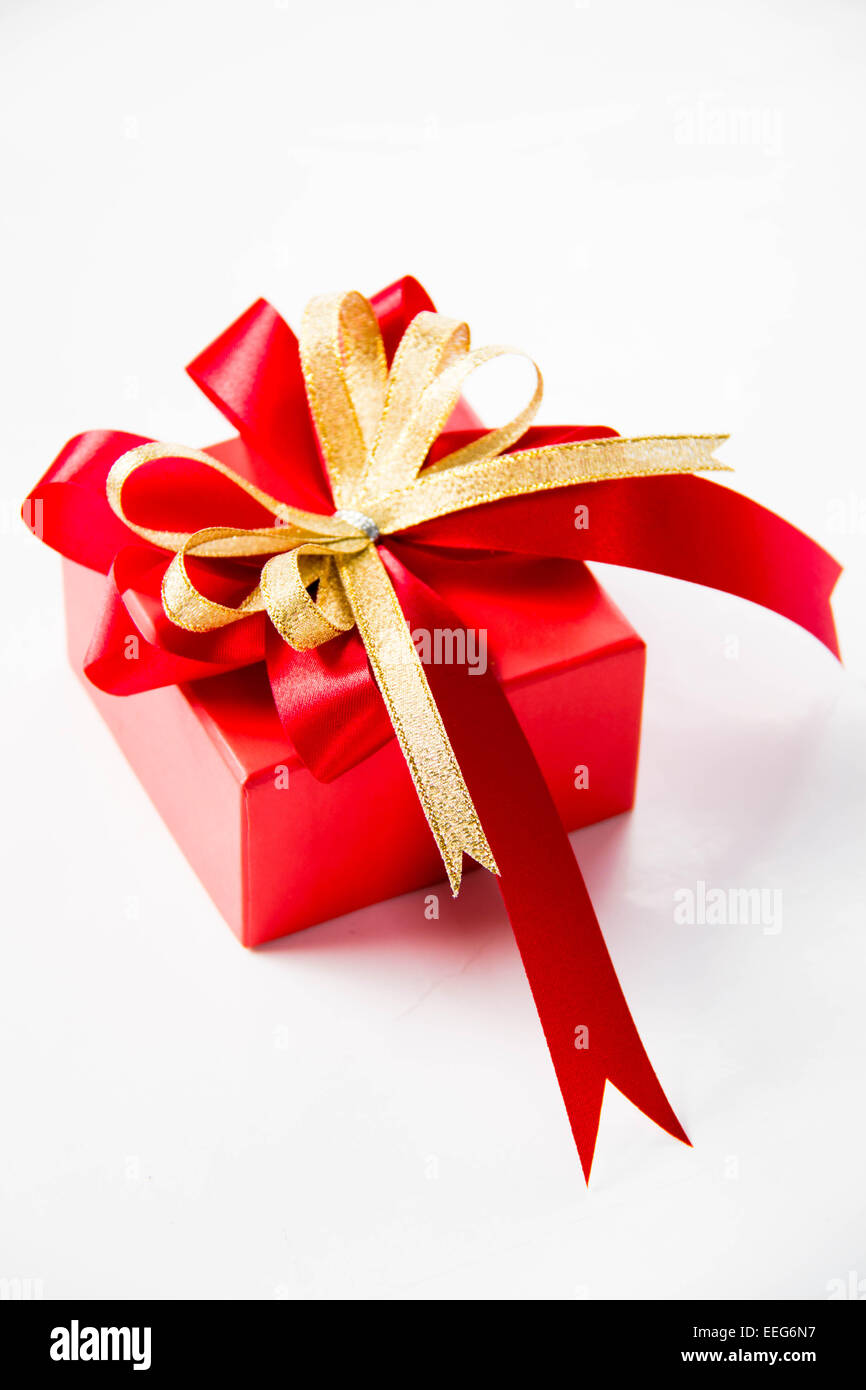 Gold gift box with ribbon and bow isolated on white background Stock ...