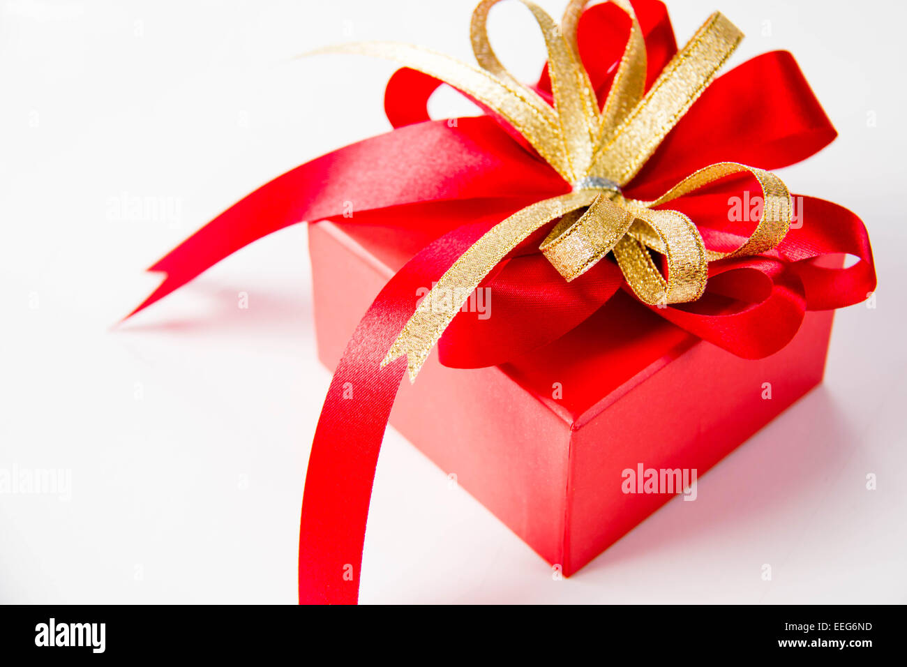 Gold gift box with ribbon and bow isolated on white background Stock ...