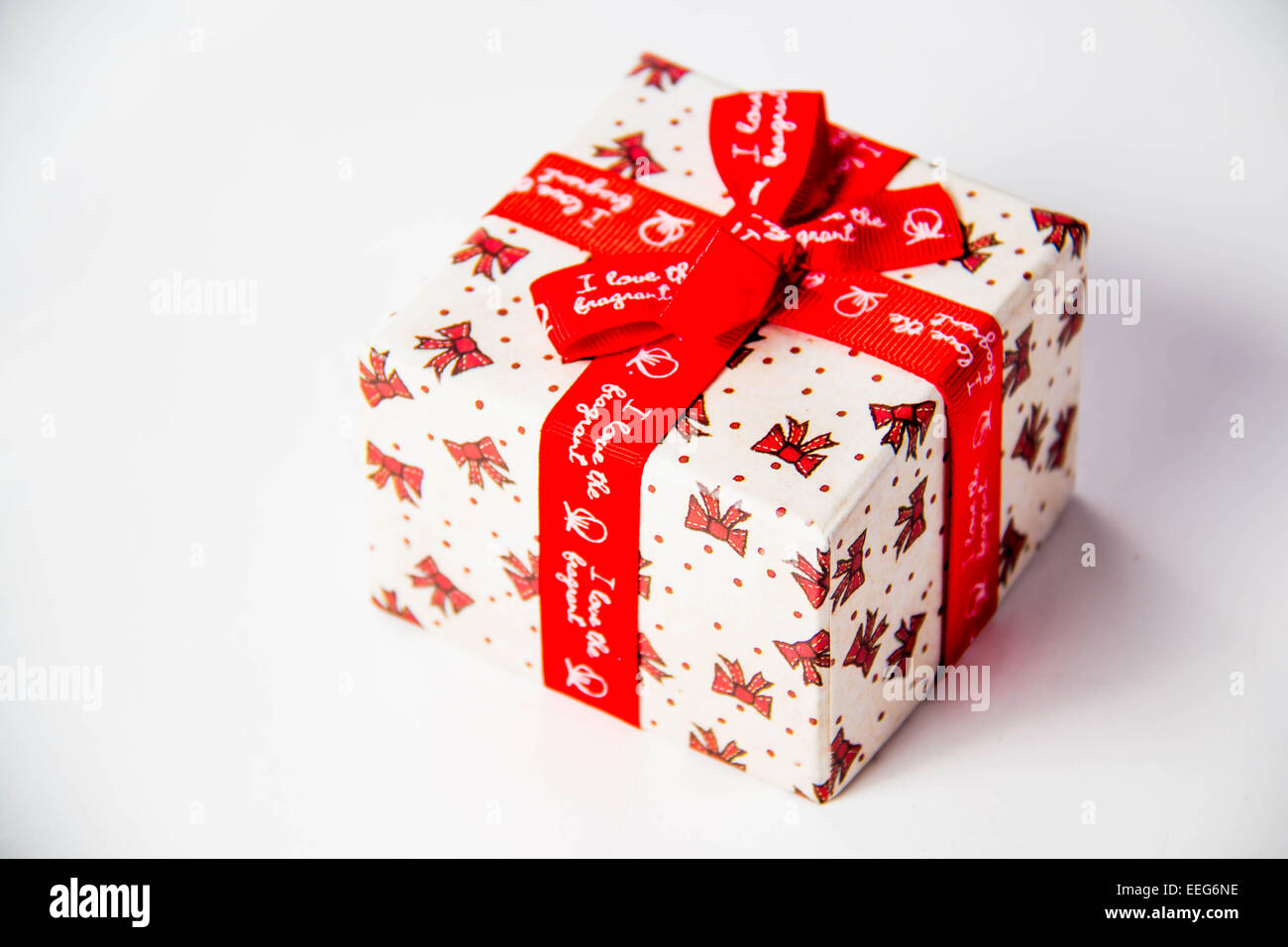 Gold gift box with ribbon and bow isolated on white background Stock ...