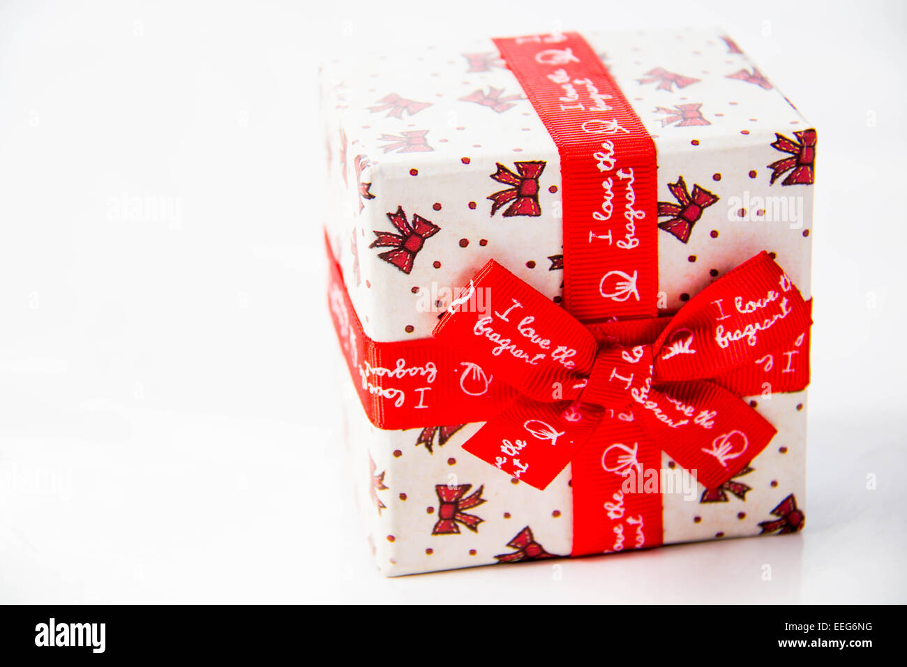 Gold gift box with ribbon and bow isolated on white background Stock ...