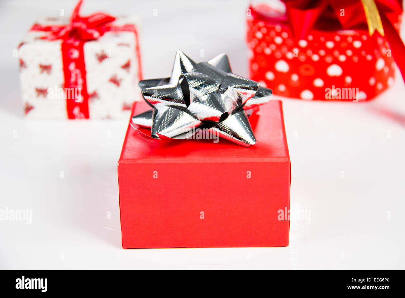 Gold gift box with ribbon and bow isolated on white background Stock ...