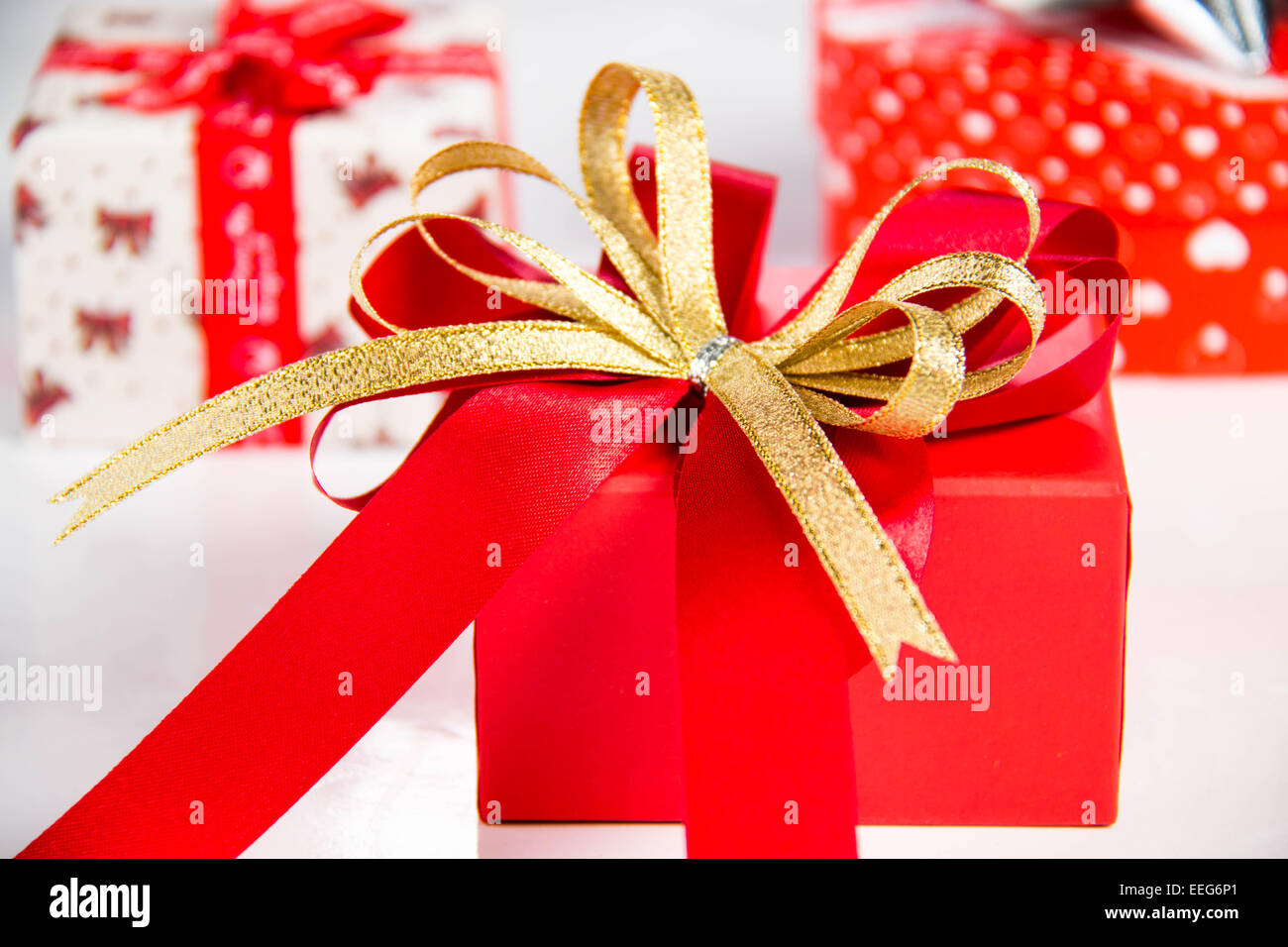 Gold gift box with ribbon and bow isolated on white background Stock ...