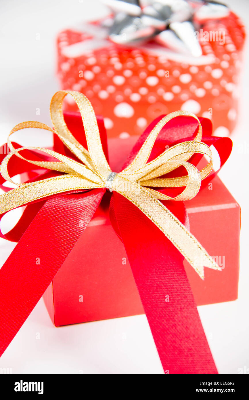 Gold gift box with ribbon and bow isolated on white background Stock ...