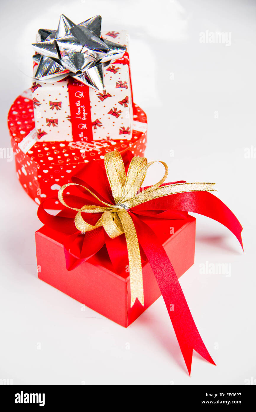 Gold gift box with ribbon and bow isolated on white background Stock ...