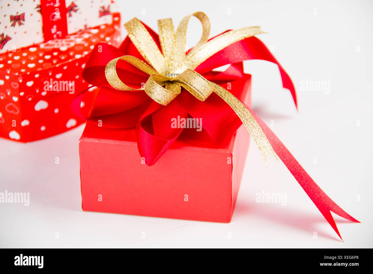 Gold gift box with ribbon and bow isolated on white background Stock ...