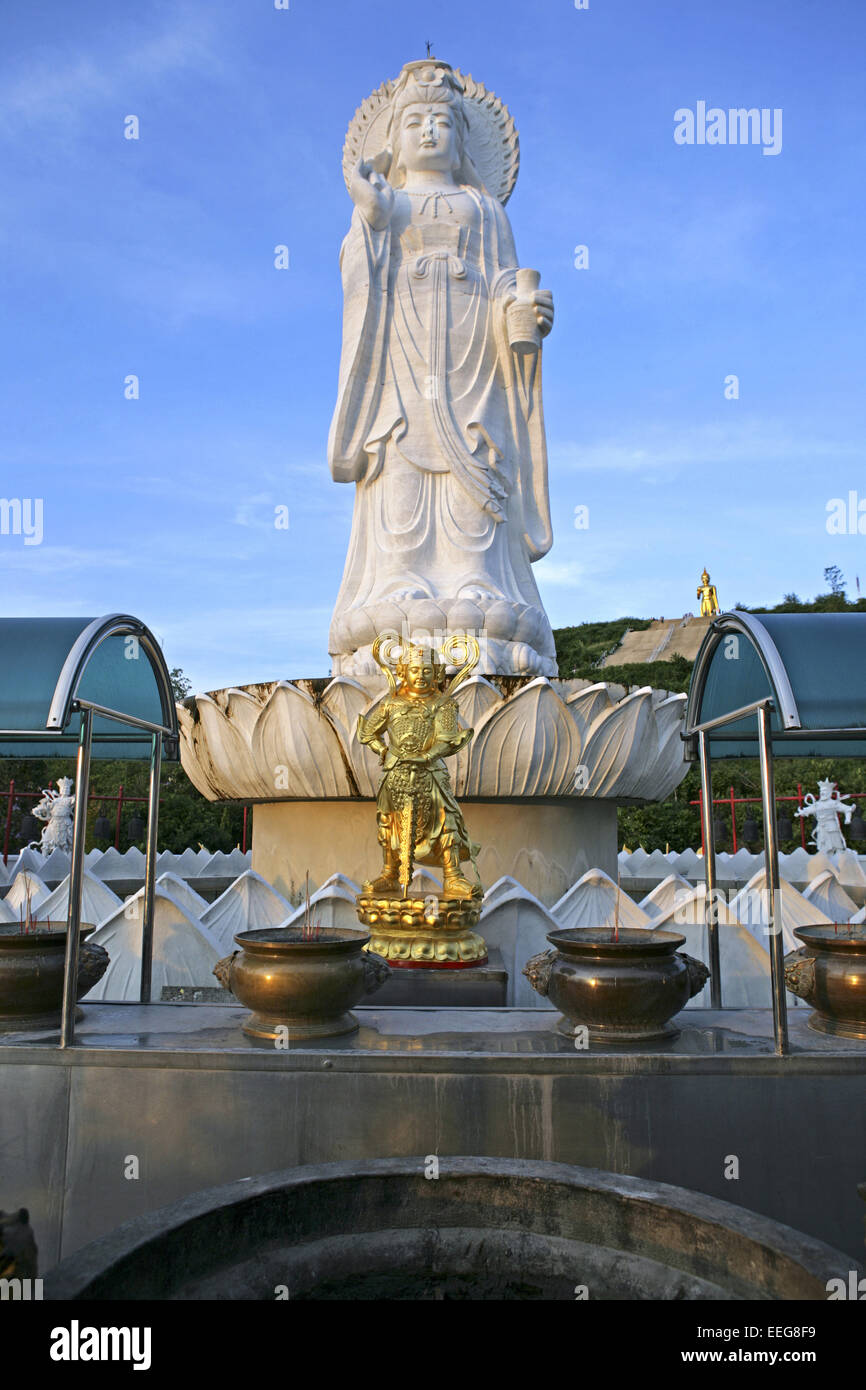 Thailand Suedthailand Hatyai Stadtpark Hat Yai City Municipality Park Symbol Skulptur Figur Statue Der Kuan Yin Jade W Stock Photo Alamy