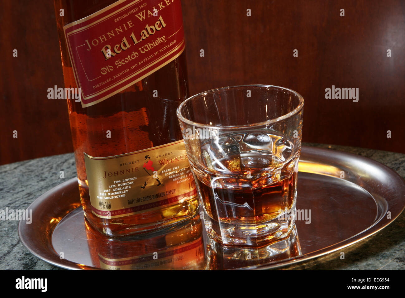 Flasche, Detail, Glas, Whisky, on the rocks, Eiswuerfel, Whiskey, Getraenk, alkoholisch, Alkohol Stock Photo