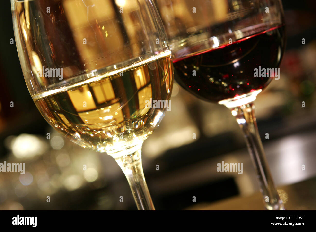 Wein, Weisswein, Rotwein, Glas, Weinglas, Trinken, Alkohol, Getraenke, Weine Stock Photo