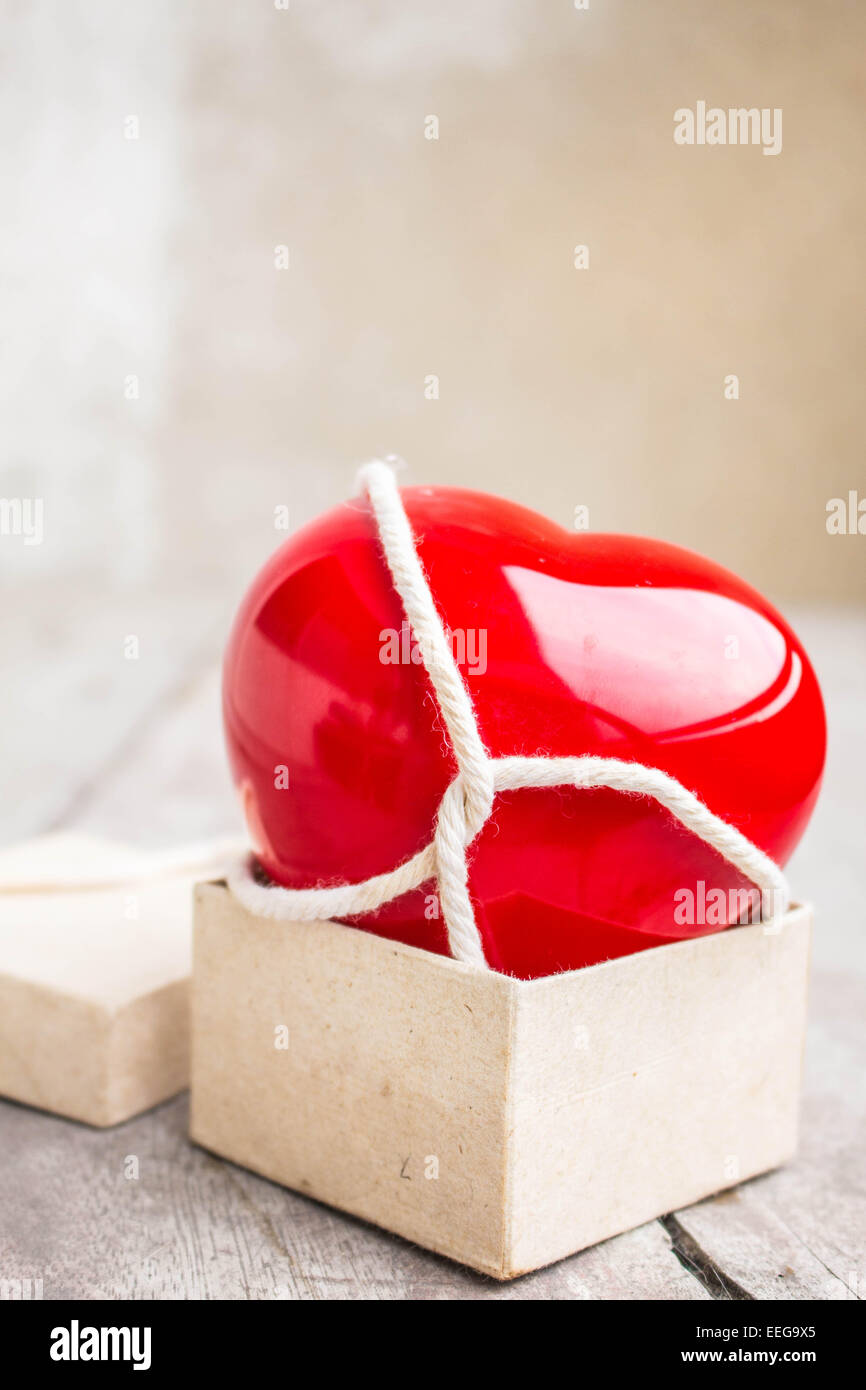 Red Hearts tied with a rope on the box Stock Photo - Alamy