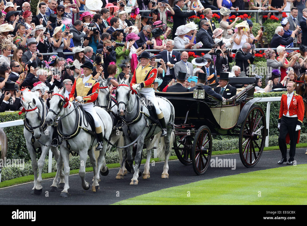 Royal Ascot, Royal Procession. Queen Elizabeth the Second arrives at the parade ring Stock Photo