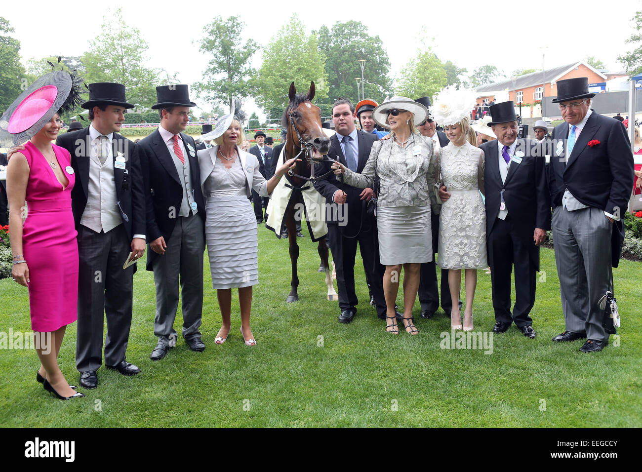 Royal Ascot, Bracelet with Joseph O'Brien and connection after winning the Ribblesdale Stakes Stock Photo