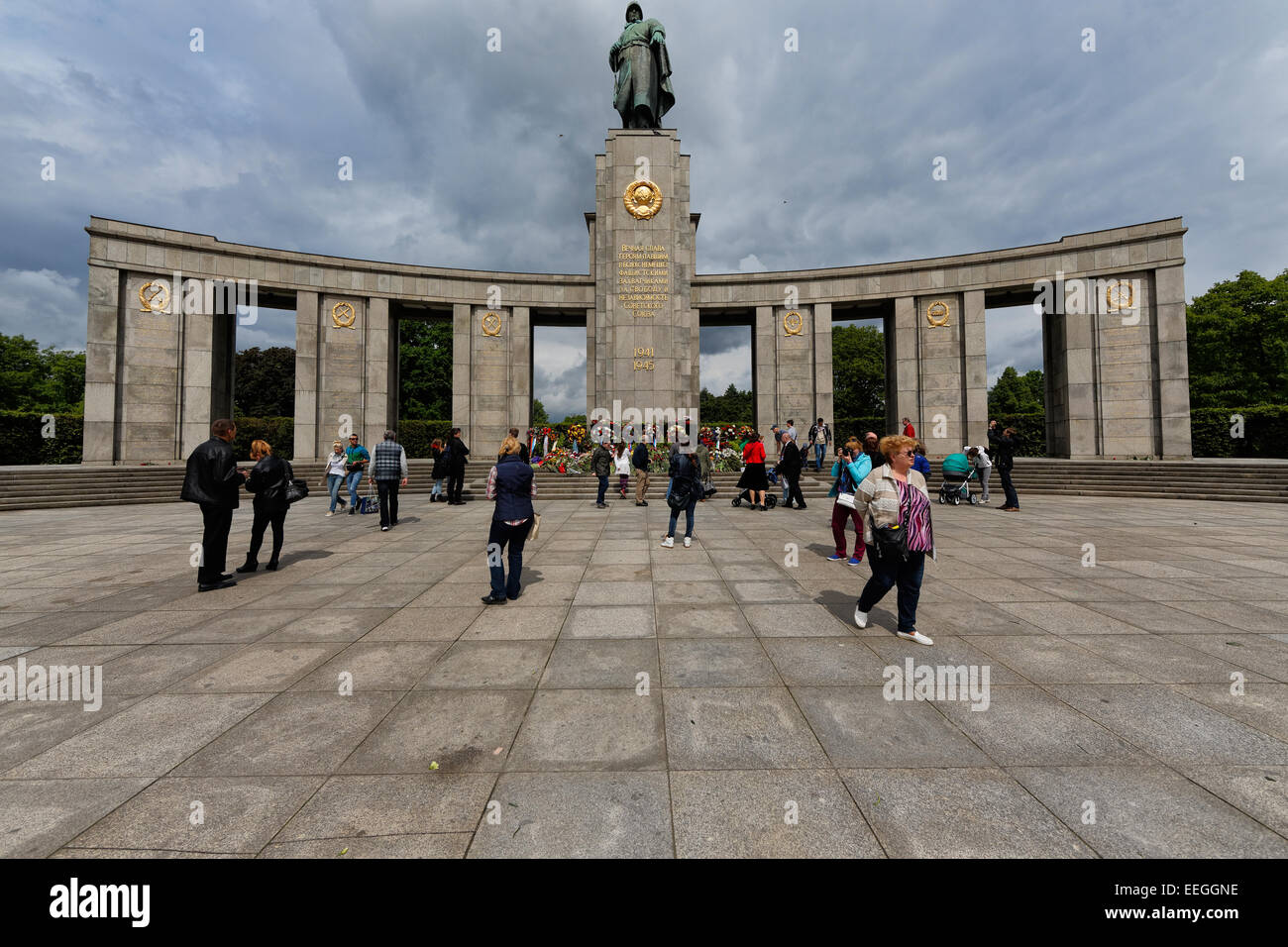 Berlin, Germany, wreath-laying ceremony at the Soviet War Memorial in the Tiergarten Stock Photo