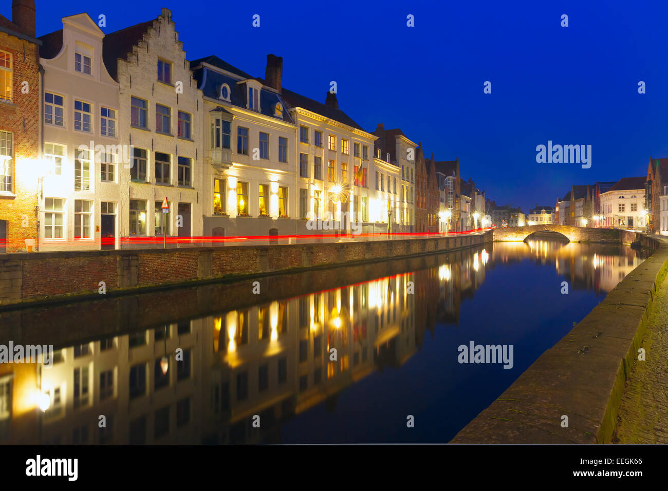 Night Canal Spiegel in Bruges, Belgium Stock Photo