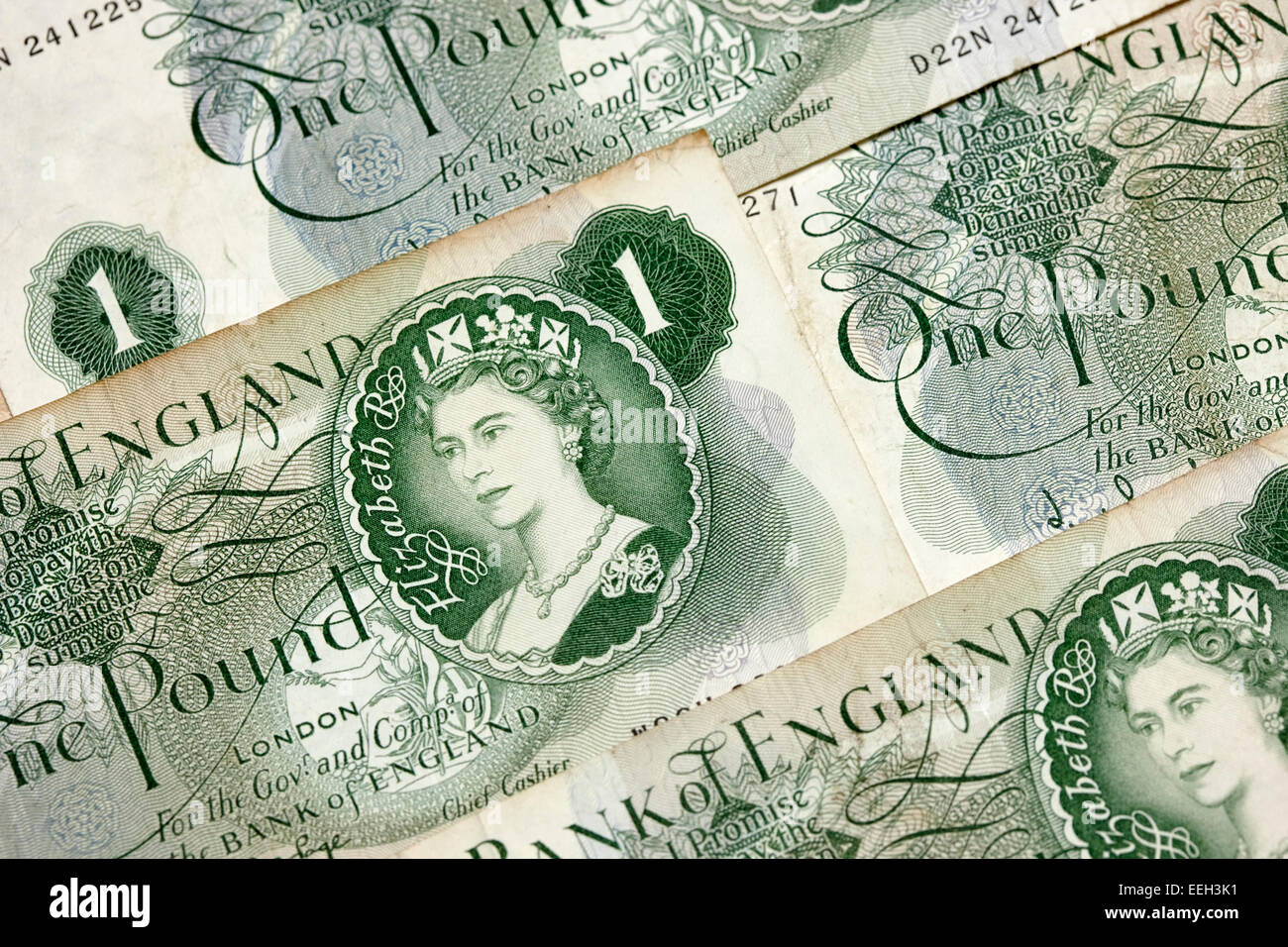 old vintage pre-decimal english one pound note featuring portrait of queen elizabeth the second Stock Photo