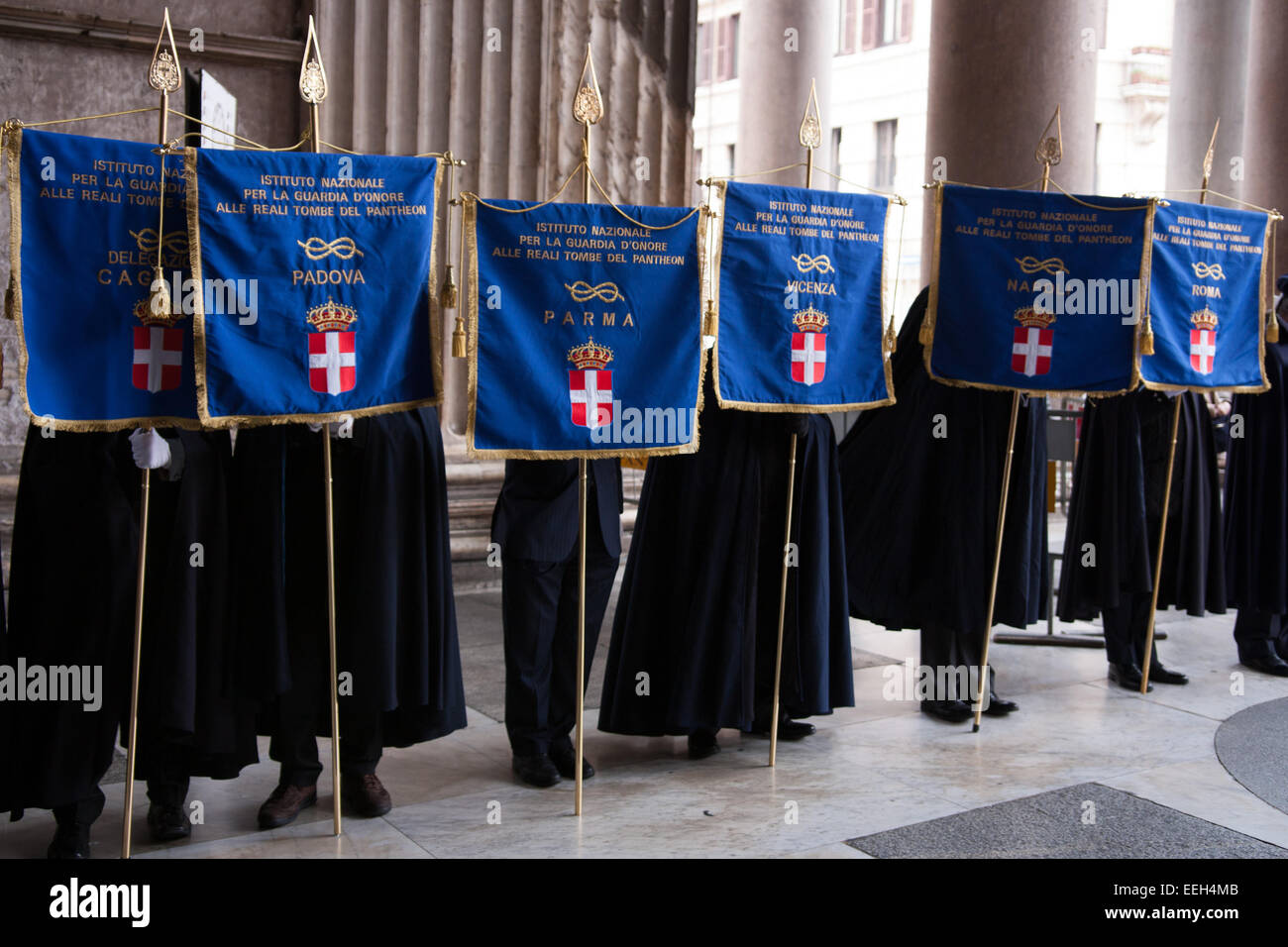 Rome, Italy. 18th Jan, 2015. The celebration of 137th Anniversary of the founding of the Honor Guard of the Royal Tombs of the Pantheon, where wreath were laid to the Unknown Soldier and the Altar of the Fatherland and a Mass inside the Pantheon, paying homage to the tombs of the kings of Italy. Credit:  Luca Prizia/Pacific Press/Alamy Live News Stock Photo